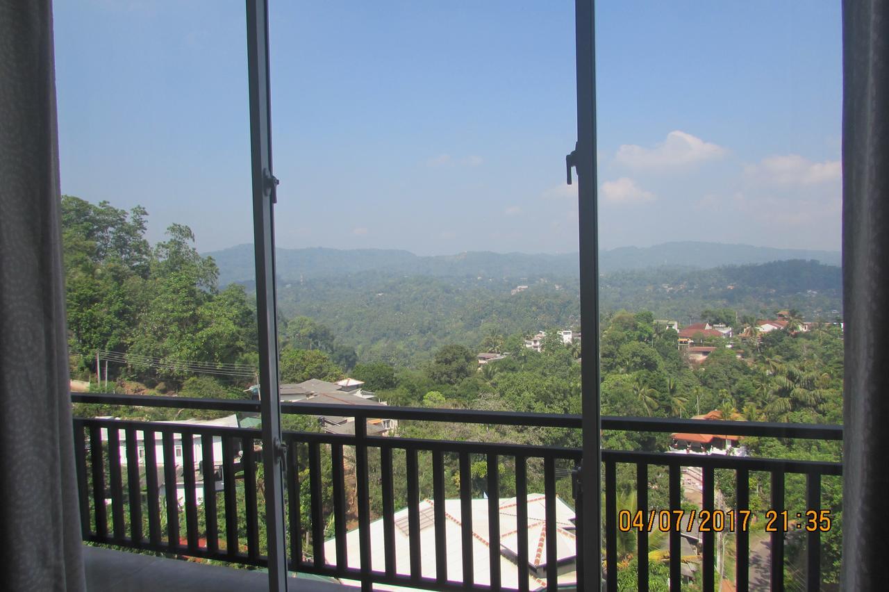 Red Chillies Tourist Inn Kandy Exterior foto